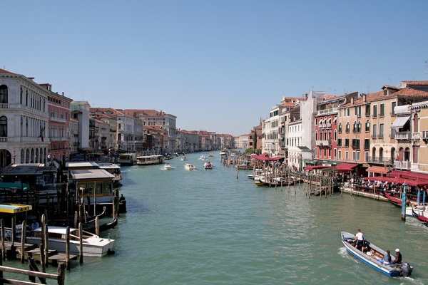 Le grand canal, avec en arrière plan le pont Rialto