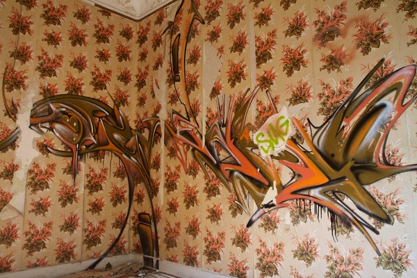 Une belle tapisserie à fleurs