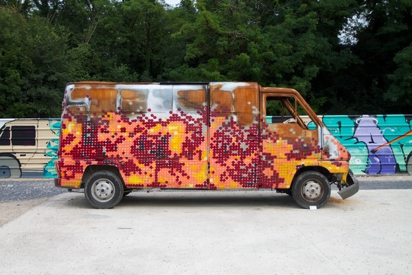 Camionette graffé © Mathieu Besson