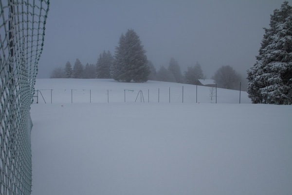 Terrain de tennis sous la neige