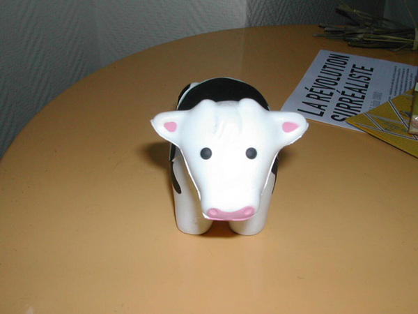 Une petite vache en mousse